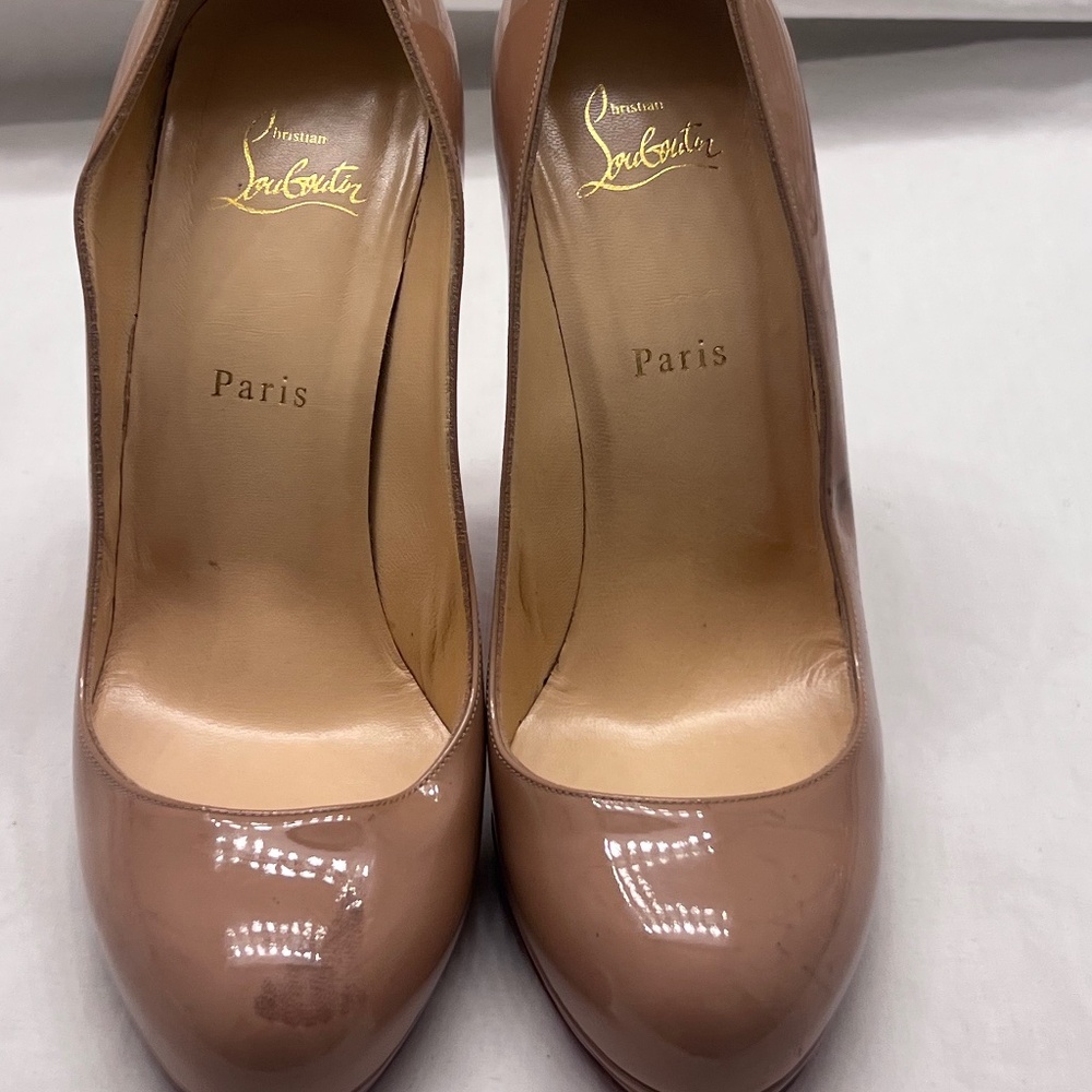 Christian Louboutin Simple Sz 41 Platform Pumps in Nude Patent Leather